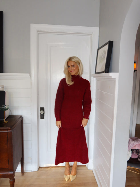 Isabel Sweater Dress // Wine