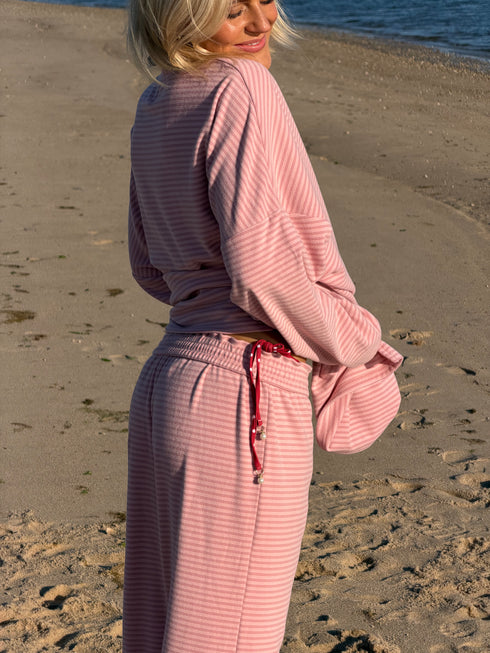 Road Trip Pullover // Mono Pink