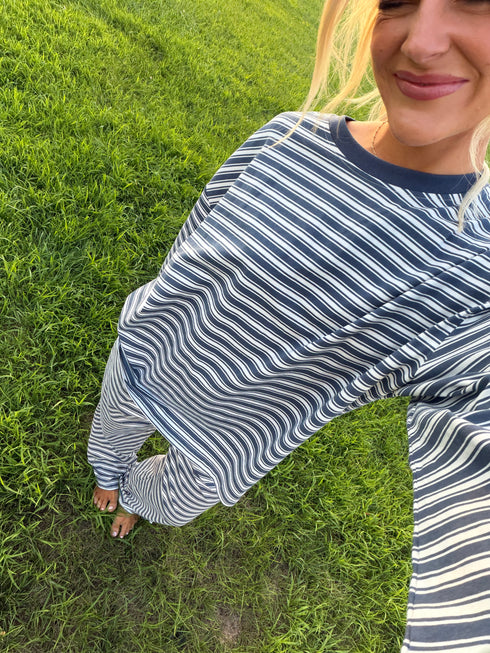 Weekend Girl Pullover