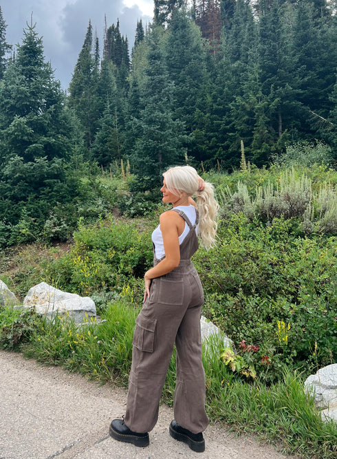 McCall Fall Overalls// Chocolate