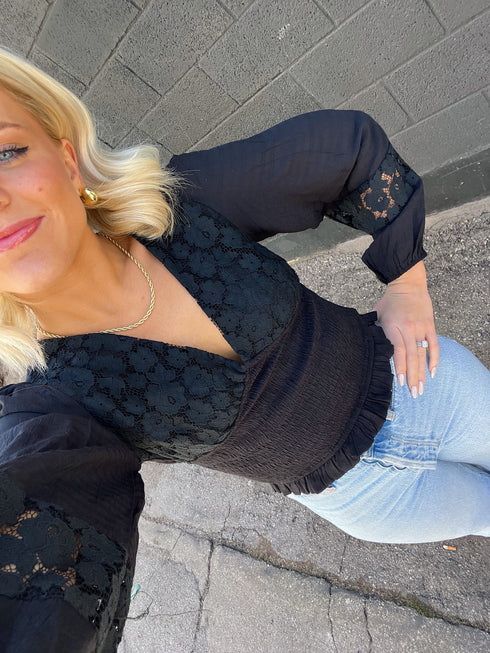 Sun Drenched Floral Top// / Black