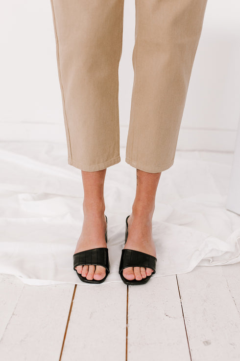 C'est Chic Croc Mule// Black