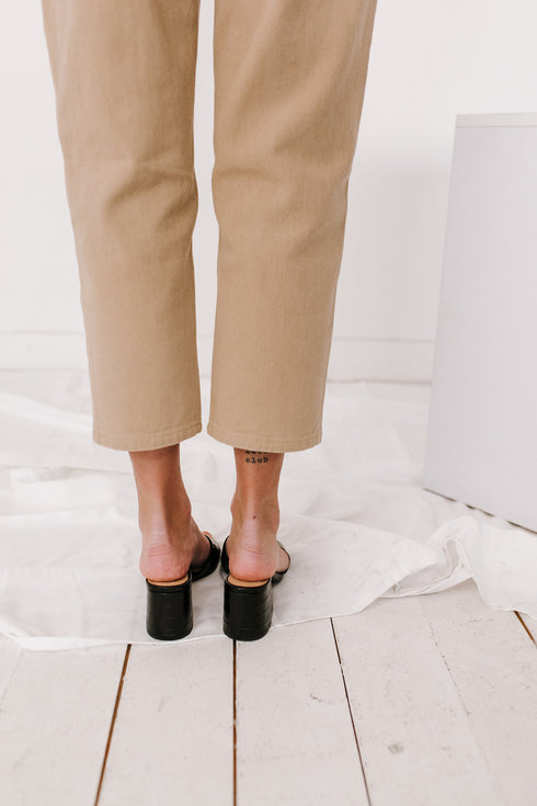 C'est Chic Croc Mule// Black