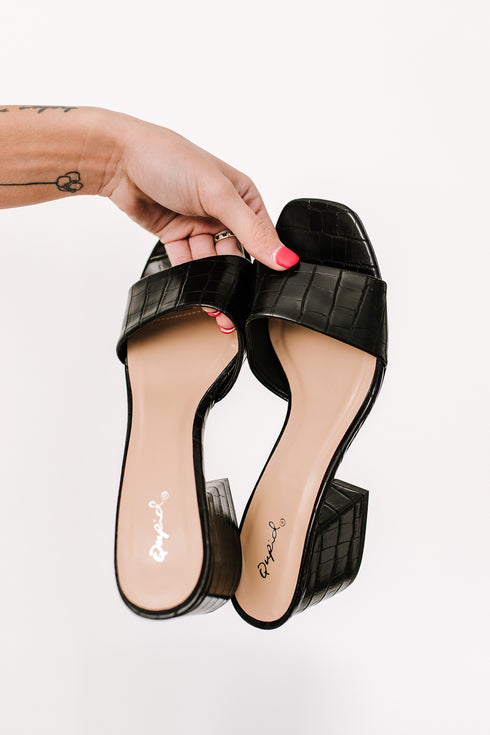 C'est Chic Croc Mule// Black