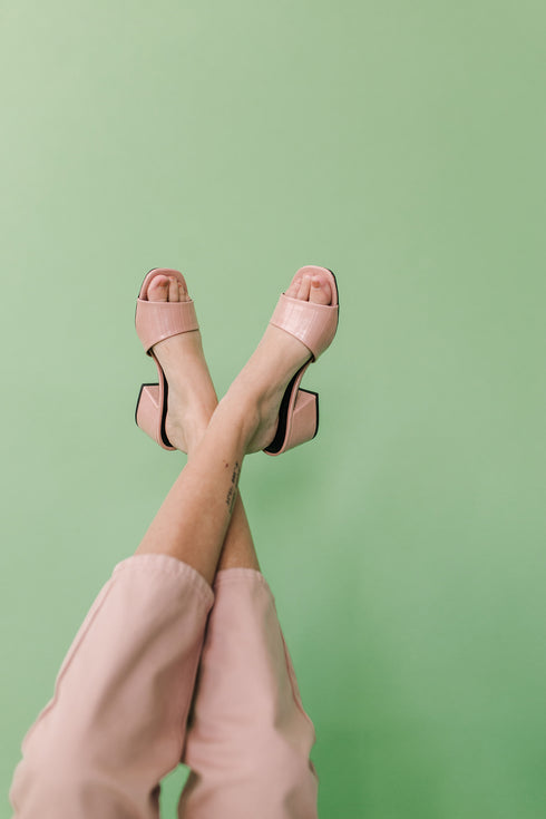 C'est Chic Croc Mule// Blush