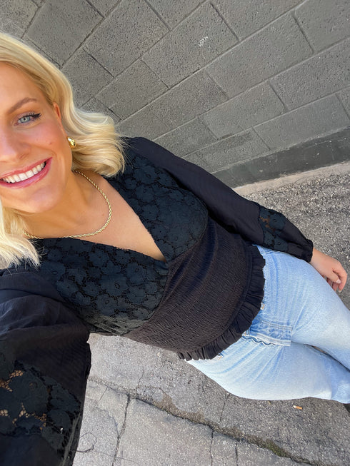 Sun Drenched Floral Top// / Black