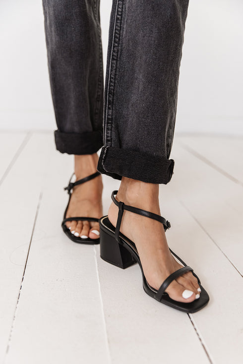 Summer In Malibu Sandal// Black
