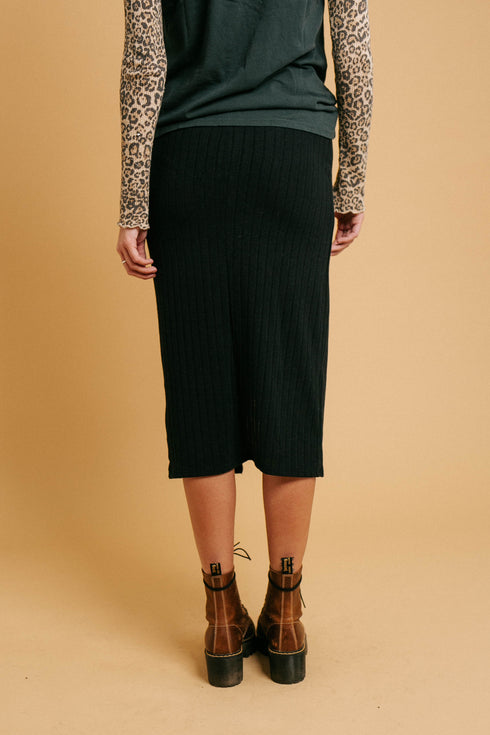 Shine Bright Ribbed Skirt// Black
