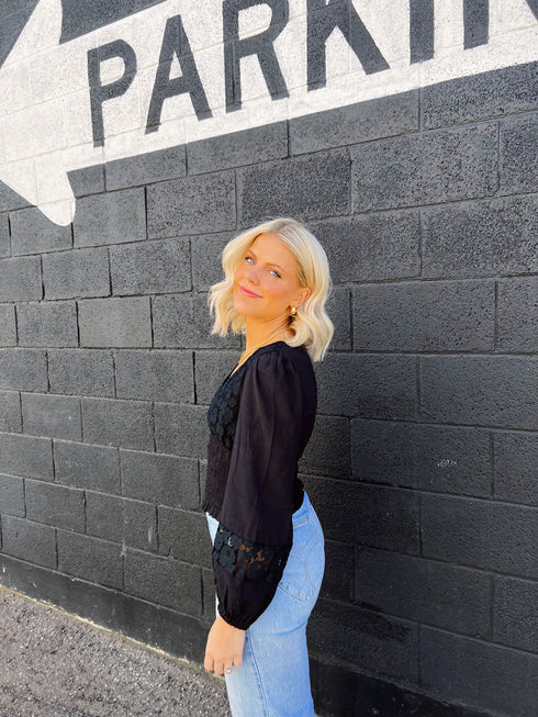 Sun Drenched Floral Top// / Black