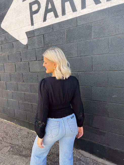 Sun Drenched Floral Top// / Black