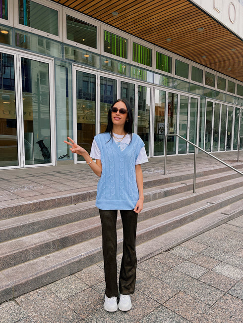 Clueless Cable Knit Vest// Chambray