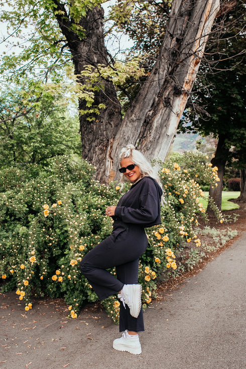 Playing To Win Cropped Hoodie// Ink